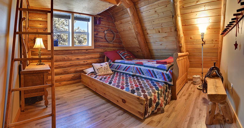 The Bunkroom with 3 Beds!