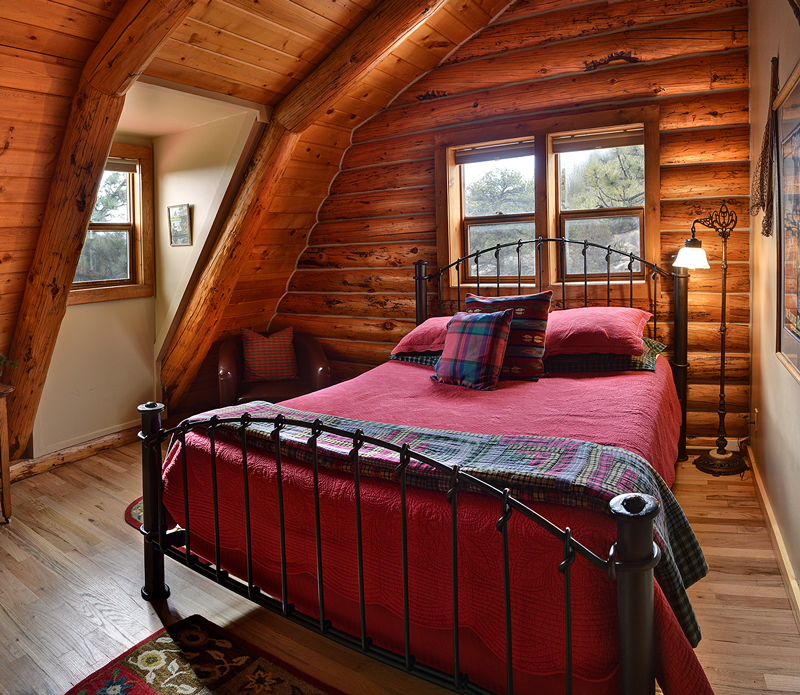 The Queen Bedroom